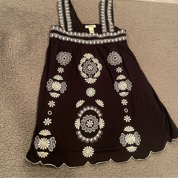 Vertigo Embroidered Top Size Small - Picture 9 of 9